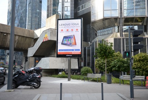 Un panneau numérique sur le boulevard circulaire - Defense-92.fr
