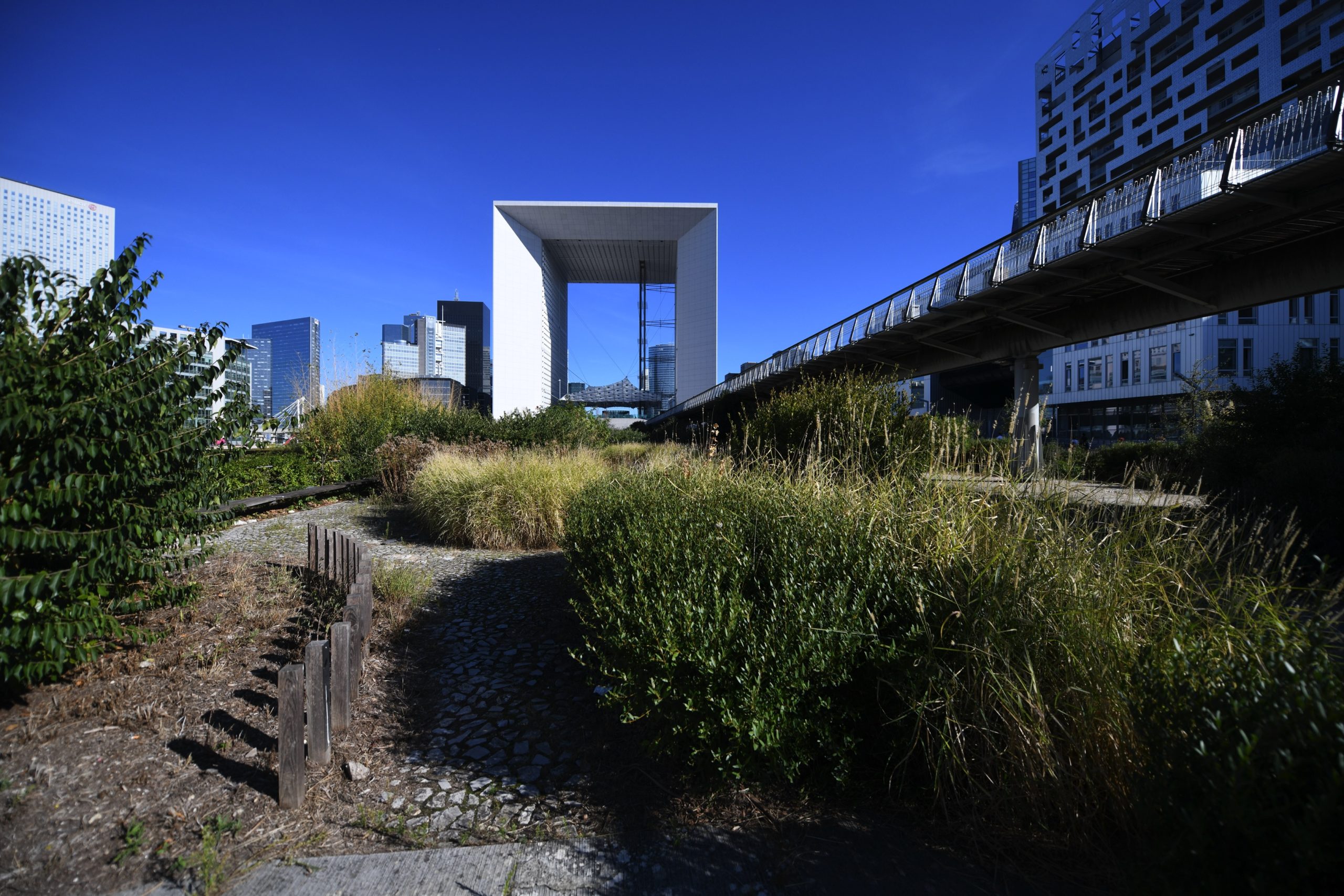 Une ballade urbaine et comment e dans les jardins de La D fense